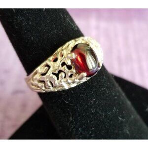 Sterling Silver Garnet Ring Cabochon Style Pretty Shank Size 8.25 LH583